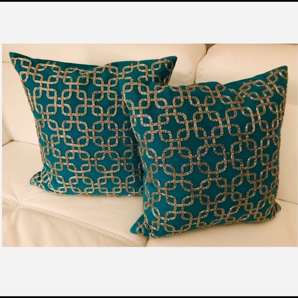 Set of 2 Decorative throw pillows - Picture 1 of 3